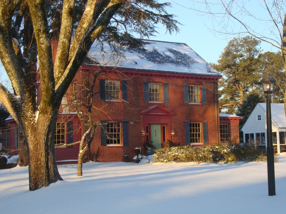 Williamsburg Manor B&amp;B 2/50