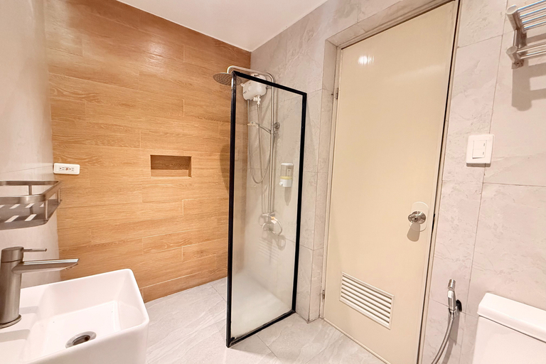 غرفة بسرير مزدوج بحمام خاص، Aurora Suites Pasay near Airport 3/3