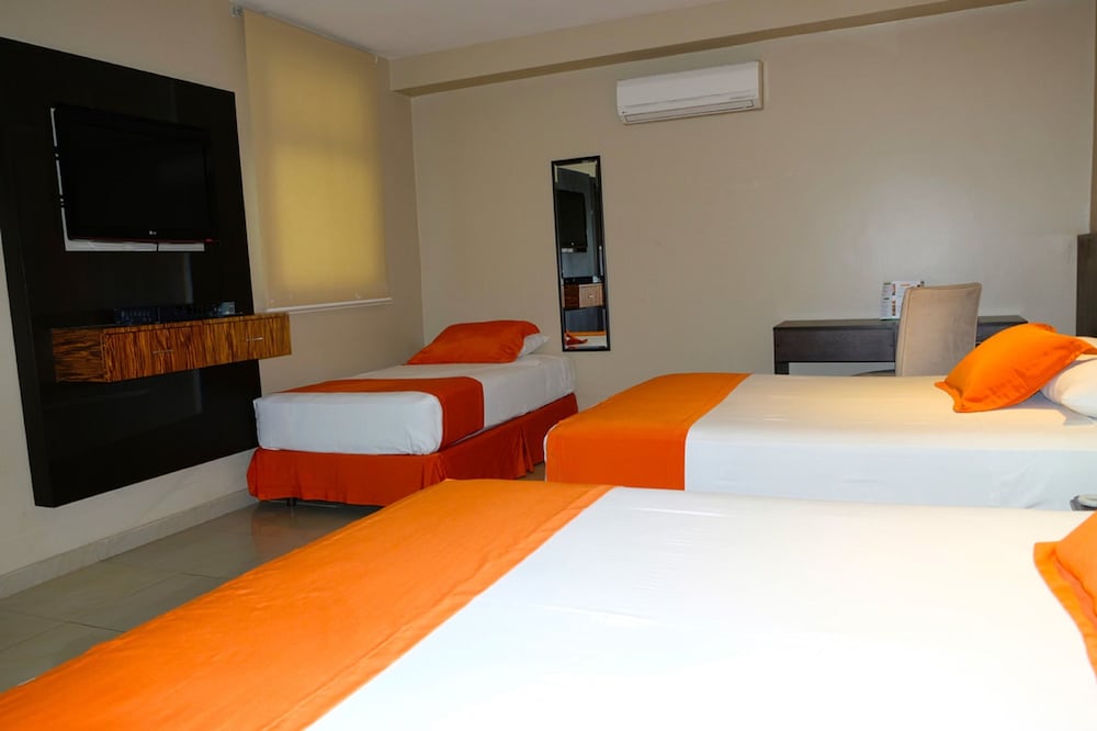 Hotel Los Almendros 5/26