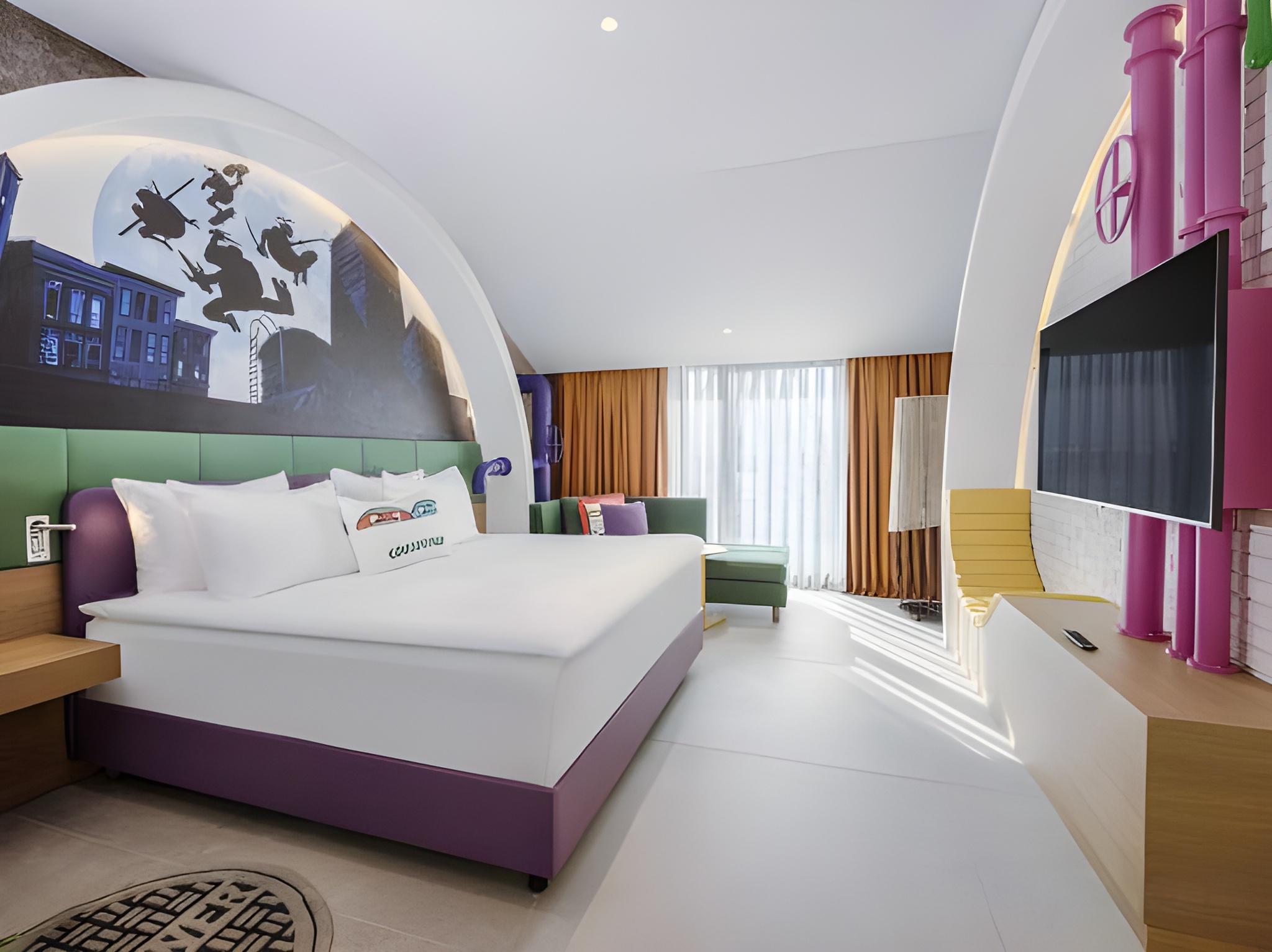 Theme, Connecting, Deluxe, Queen Bed