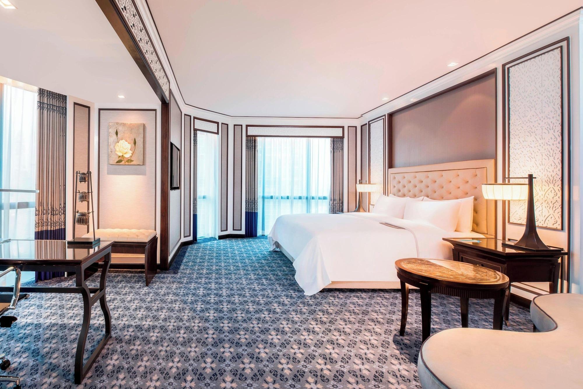 1 Bedroom, Royal, Suite, Club Lounge Access