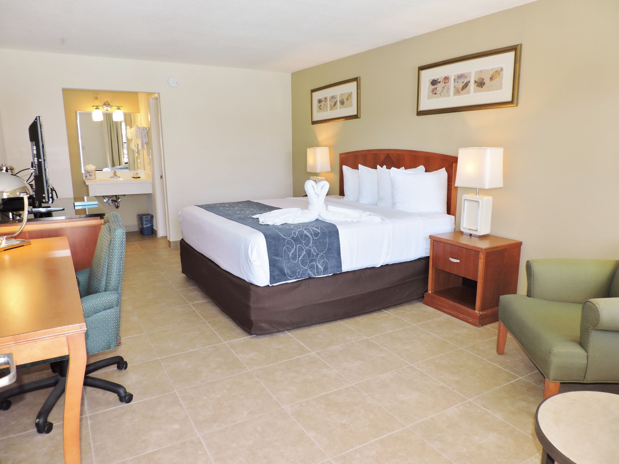 DELUXE, KING BED