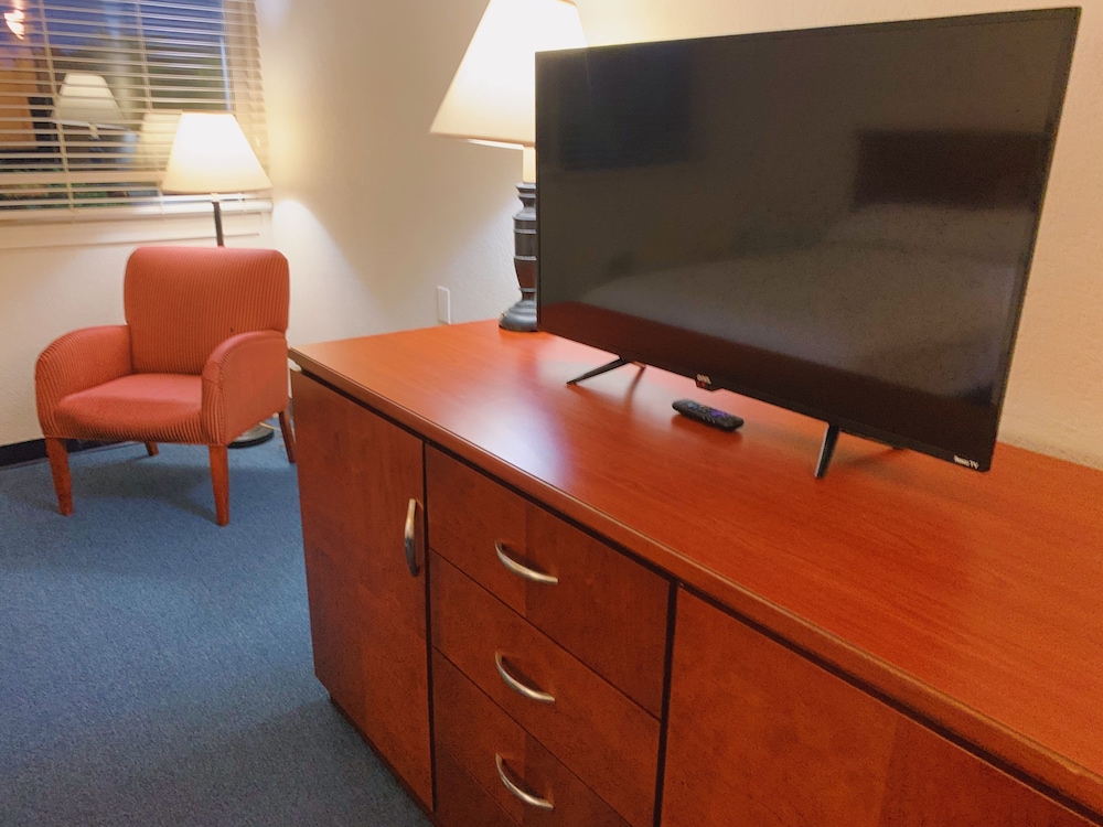 Miami Gardens Inn and Suites 7/30