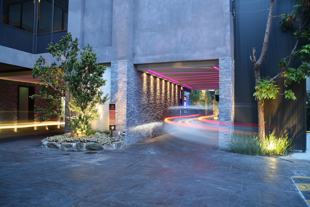 Han Guan Motel 46/48