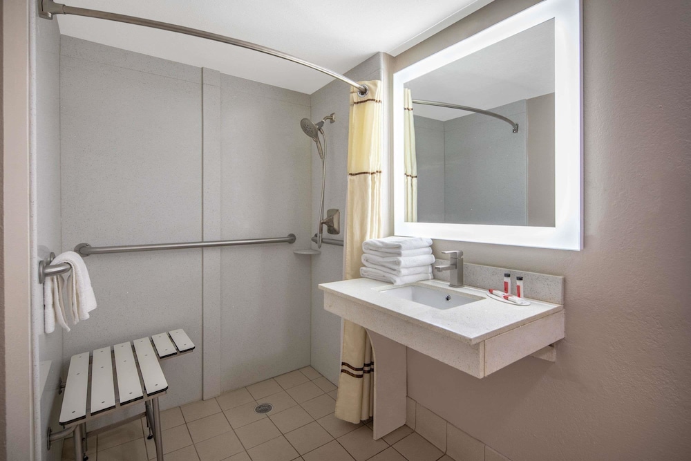 Budget Inn and Suite Atlanta Marietta Stadium 13/22