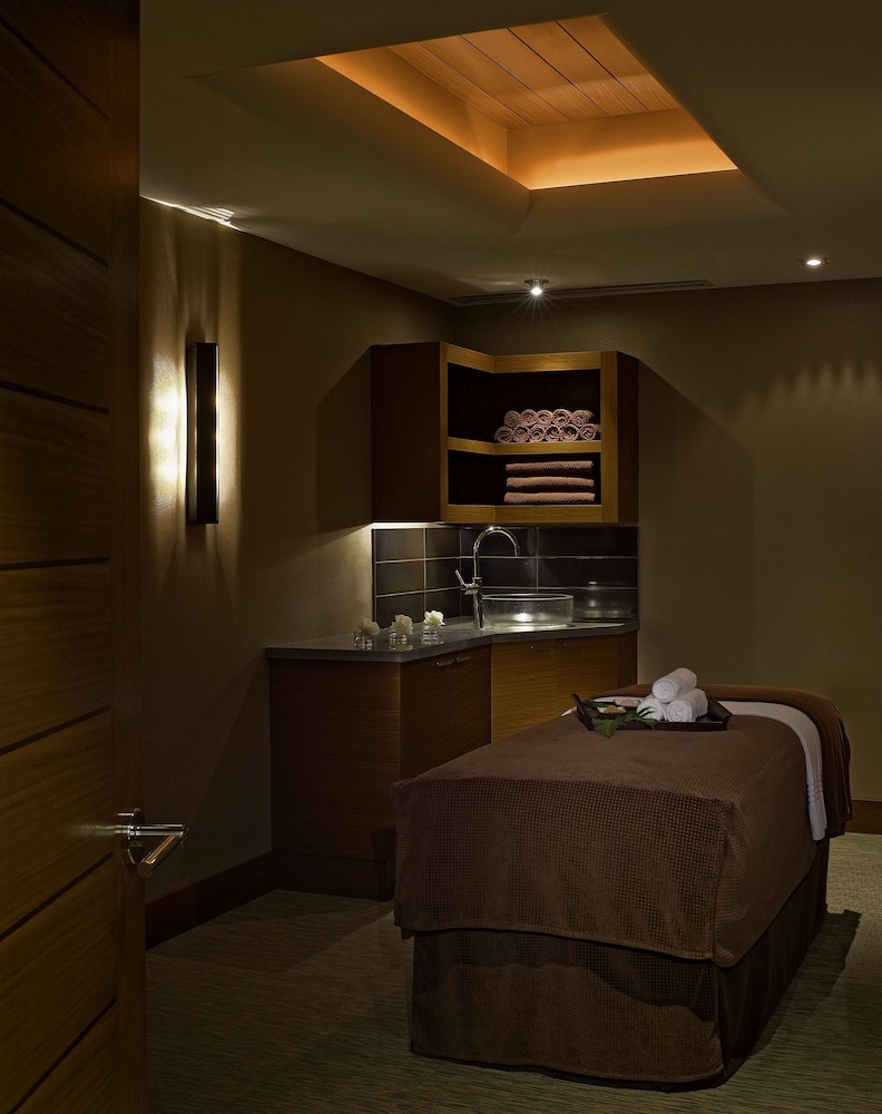 Hyatt At Olive 8 39/69