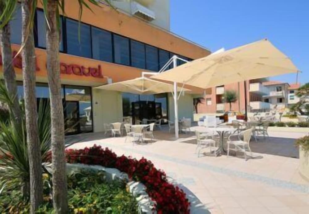 Hotel Caravel 8/50