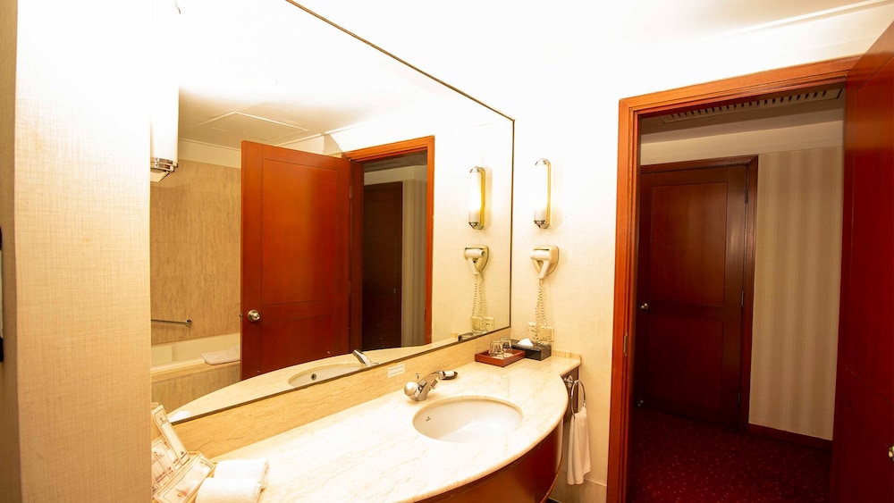 جناح تنفيذي بسرير كينج، Redtop Hotel Convention Center 5/6