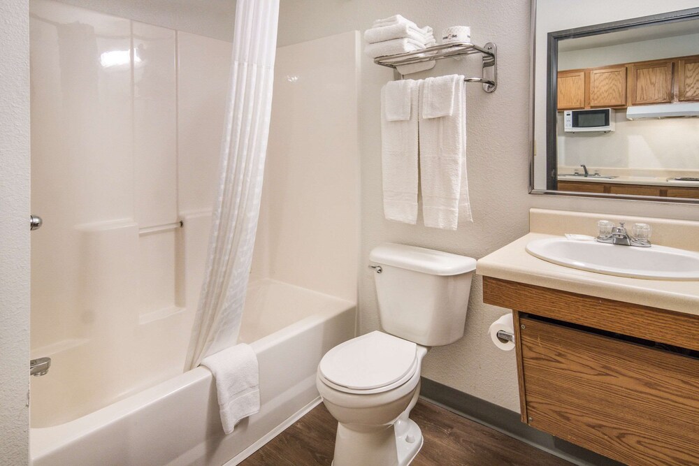 WoodSpring Suites Denton 28/35