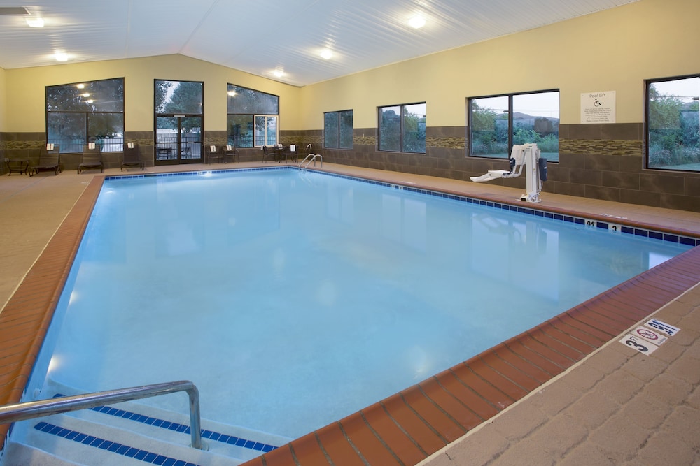 Holiday Inn Express Berea 5/44