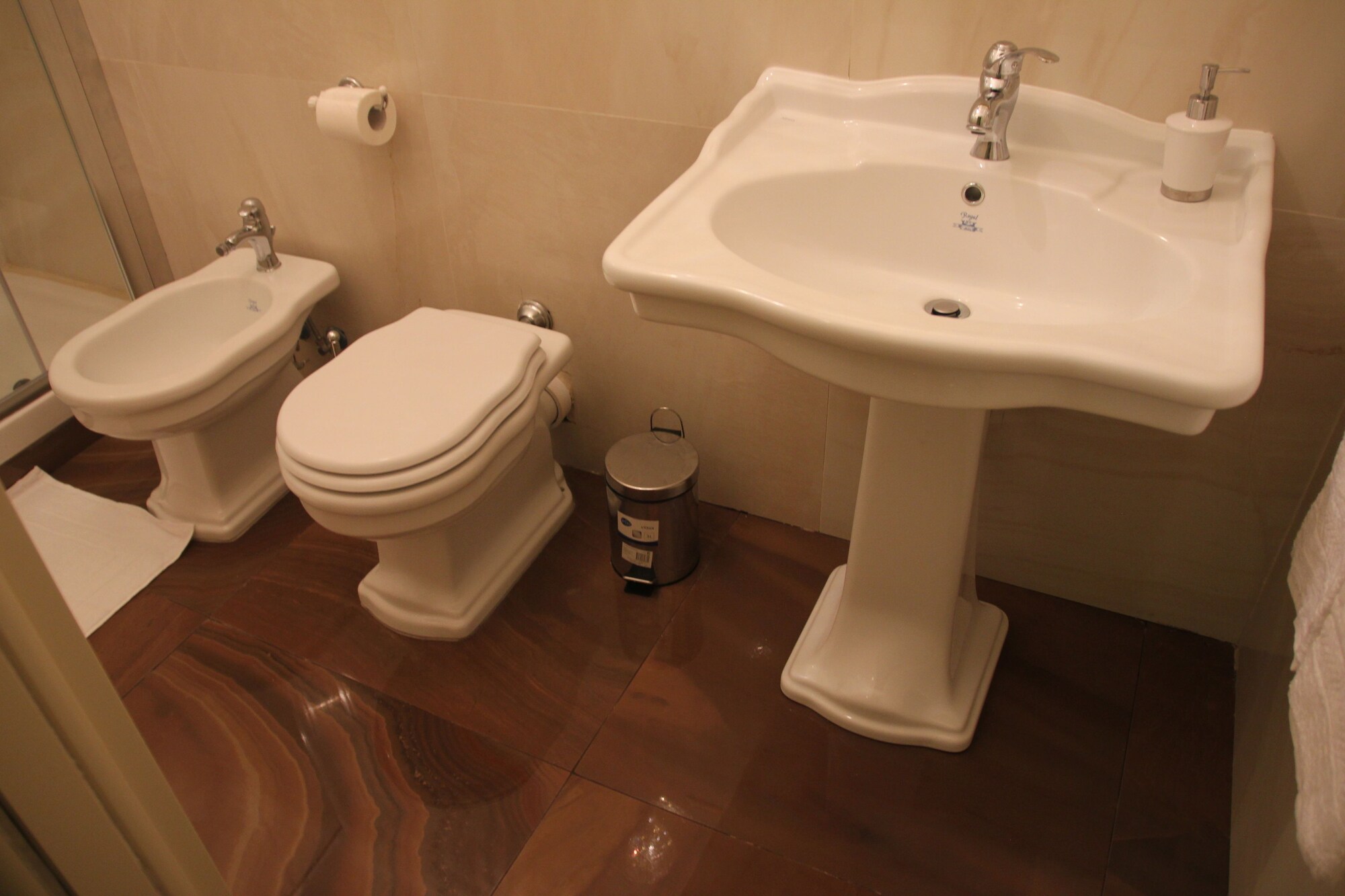 LUXURY, QUADRUPLE