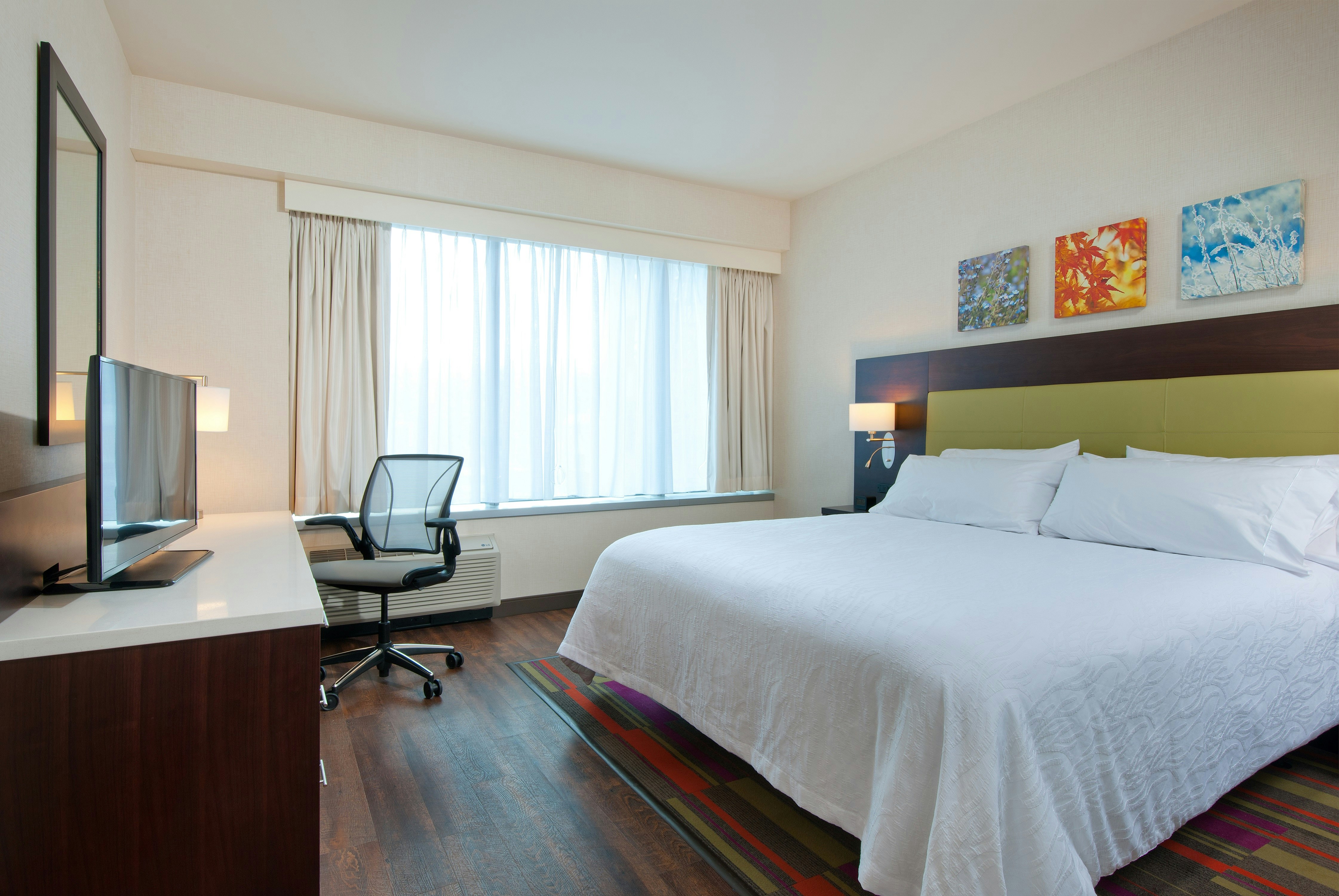 ROOM, KING BED