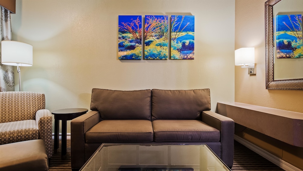 Royal Sun Inn & Suites 19/25