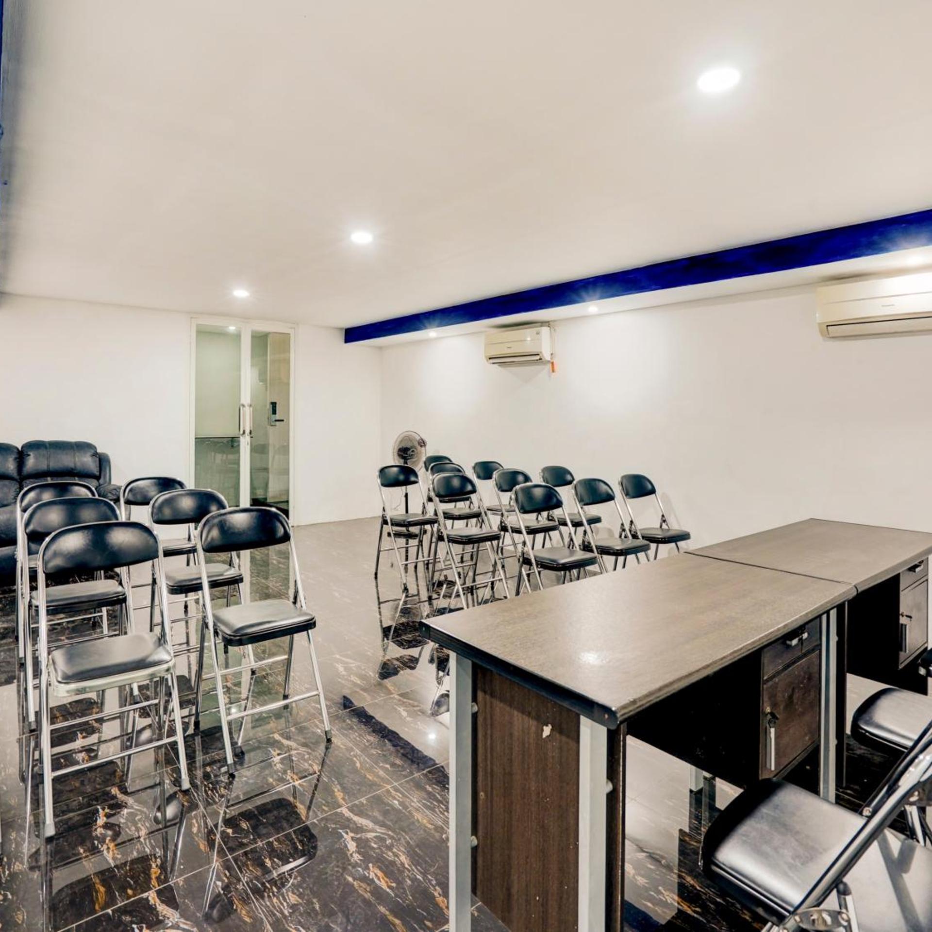 LG Hotel Jember 38/50