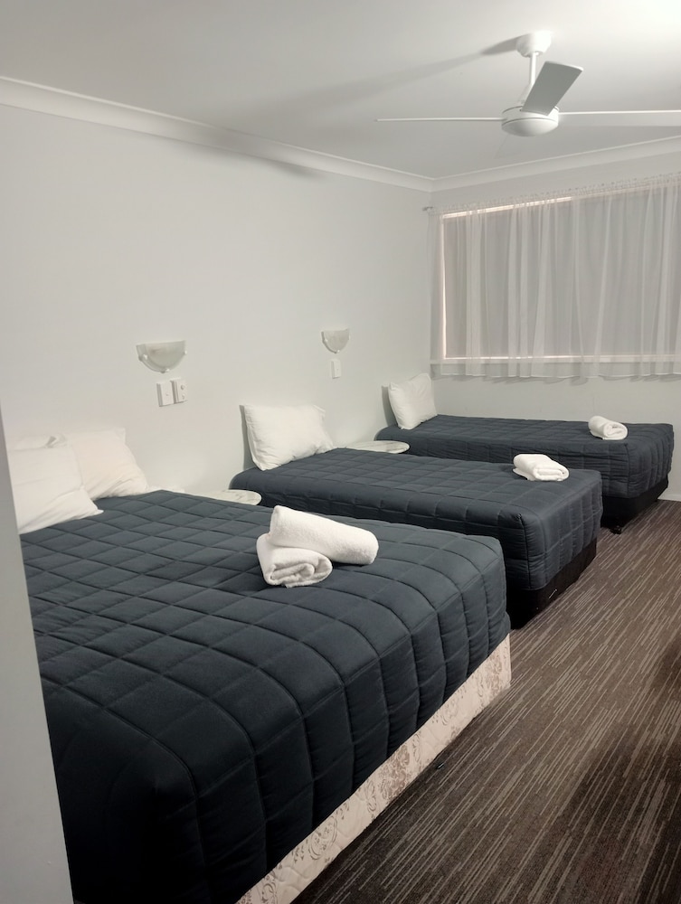 FORSTER PALMS MOTEL 23/50