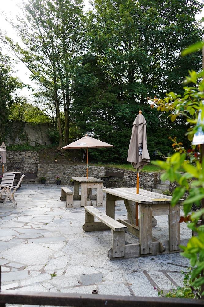 The Fox &amp; Hounds Hotel 32/36
