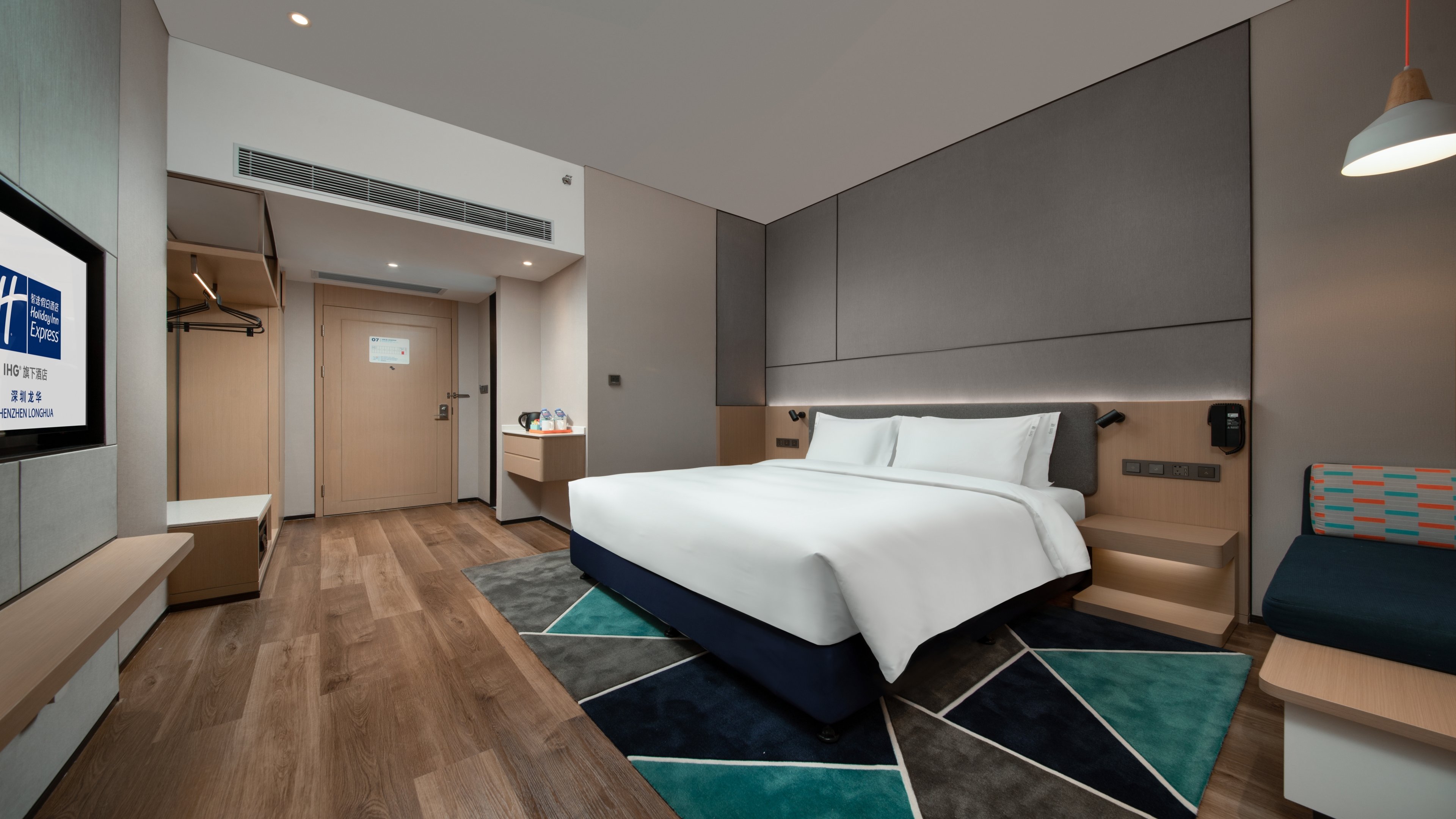 Holiday Inn Express Shenzhen Longhua 35/77