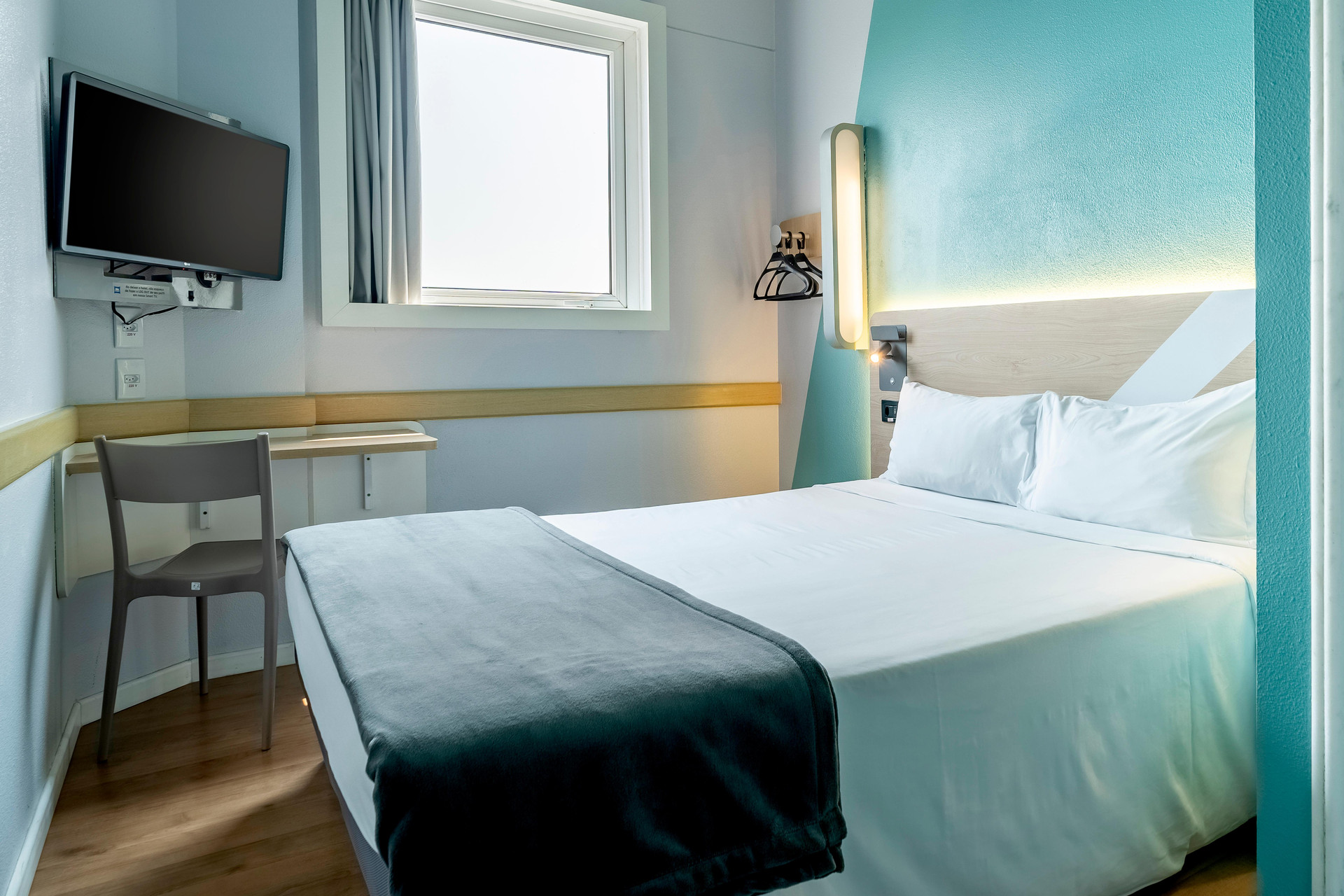 Superior, Double Bed, Street View