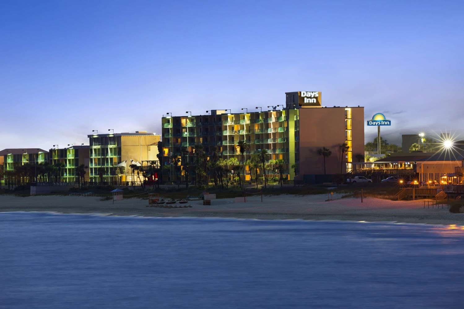 Days Inn By Wyndham Panama City Beach/Ocean Front in PANAMA CITY BEACH - FL