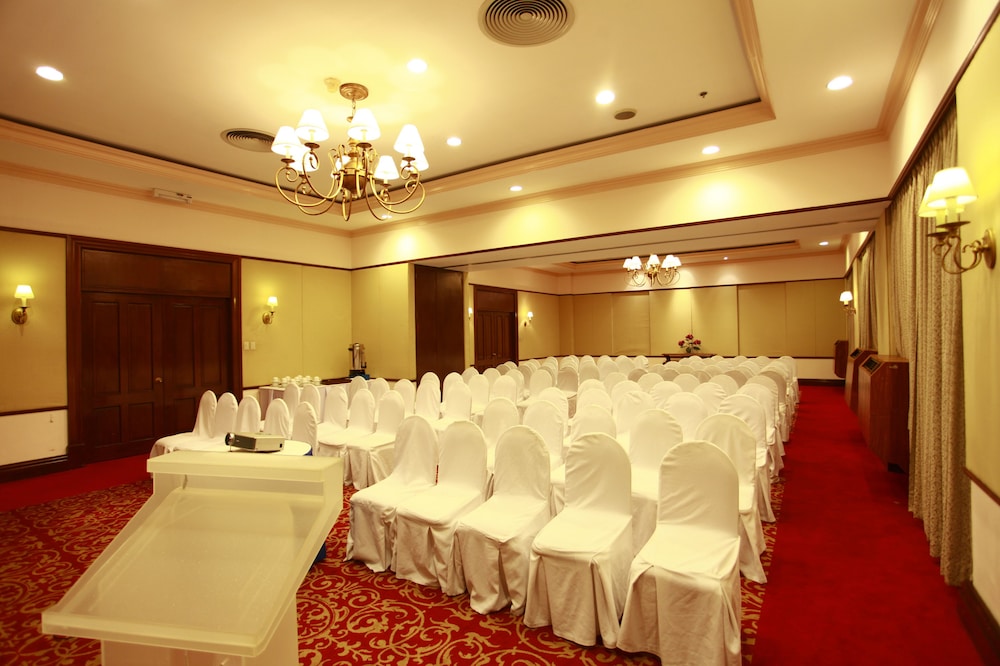 Waterfront Airport Hotel Casino Mactan 44/50