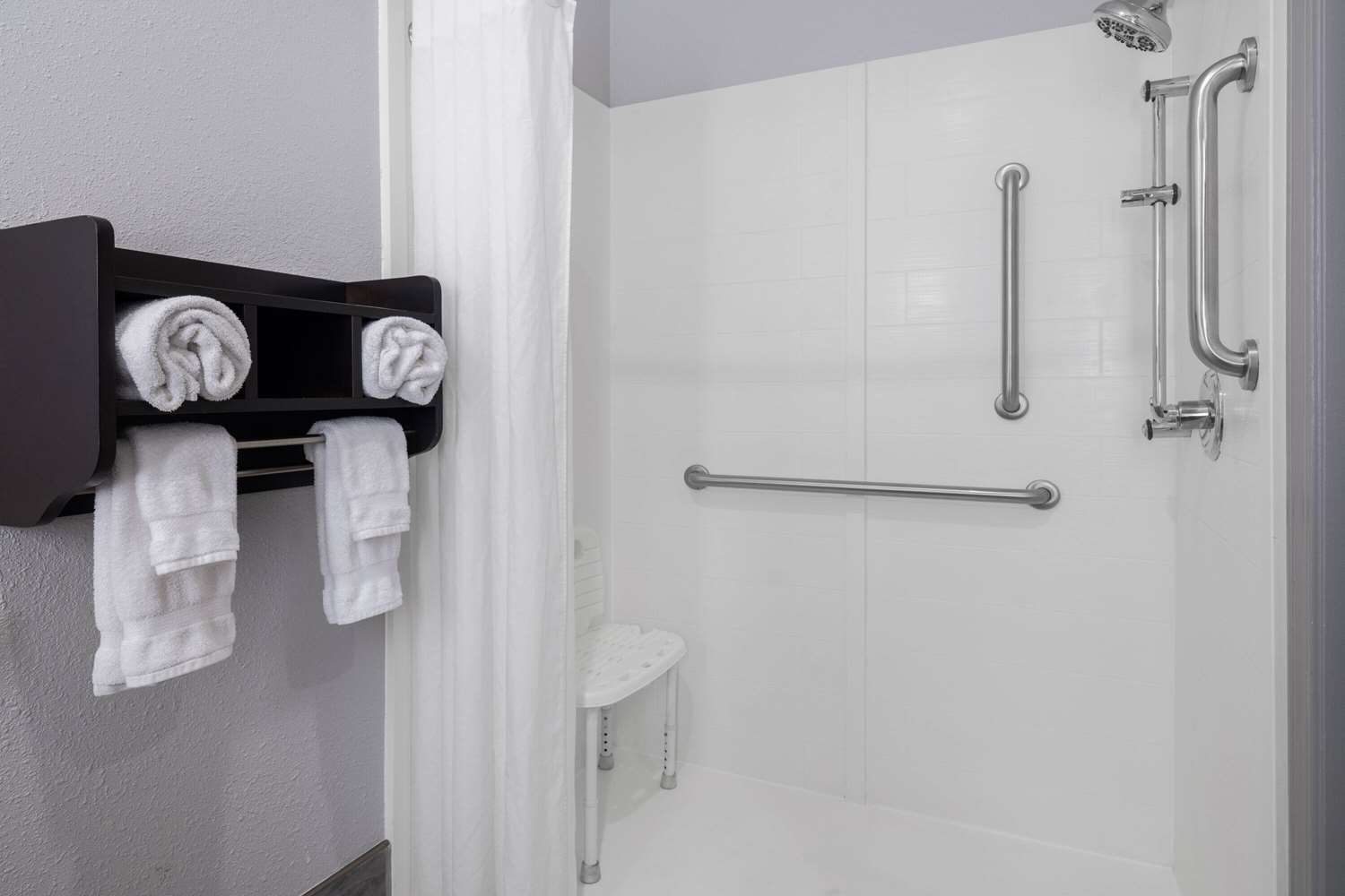 La Quinta Inn & Suites by Wyndham Evansville 41/43