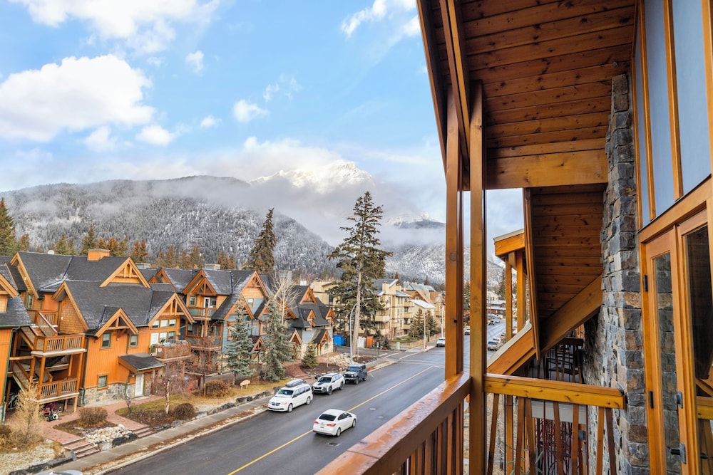 Moose Hotel And Suites 59/66