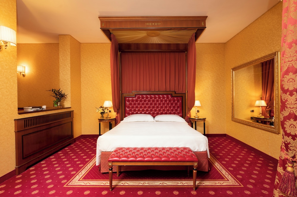 Maxim Hotel 9/40