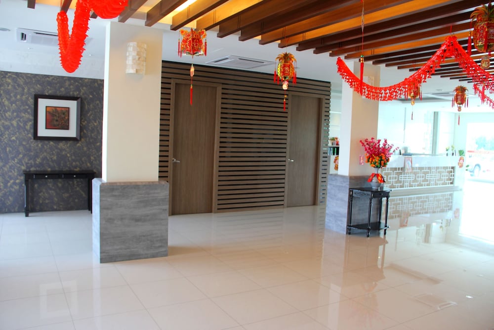 906 Premier Hotel 12/33