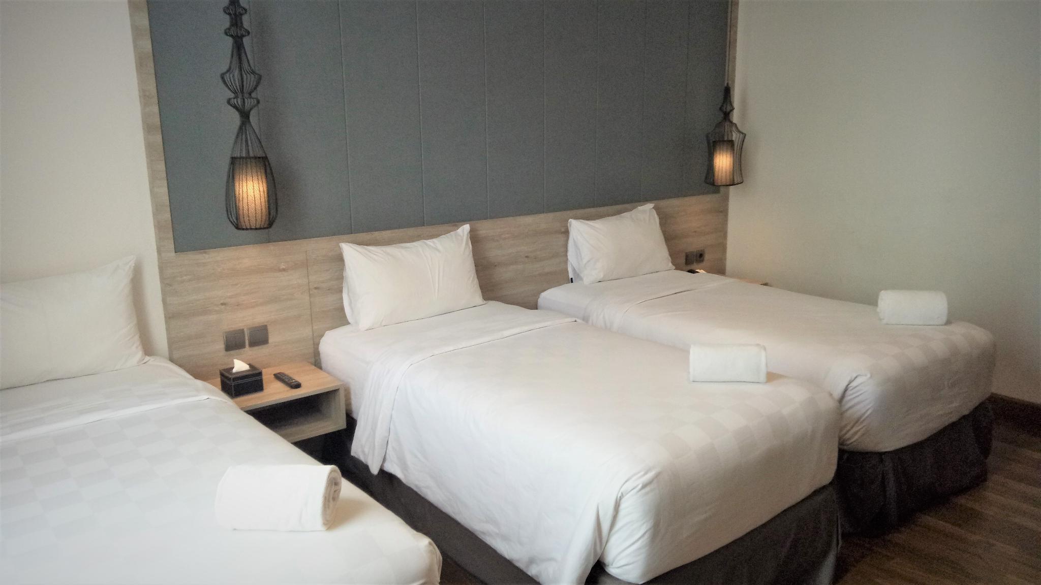 Room, Triple, Twin Beds