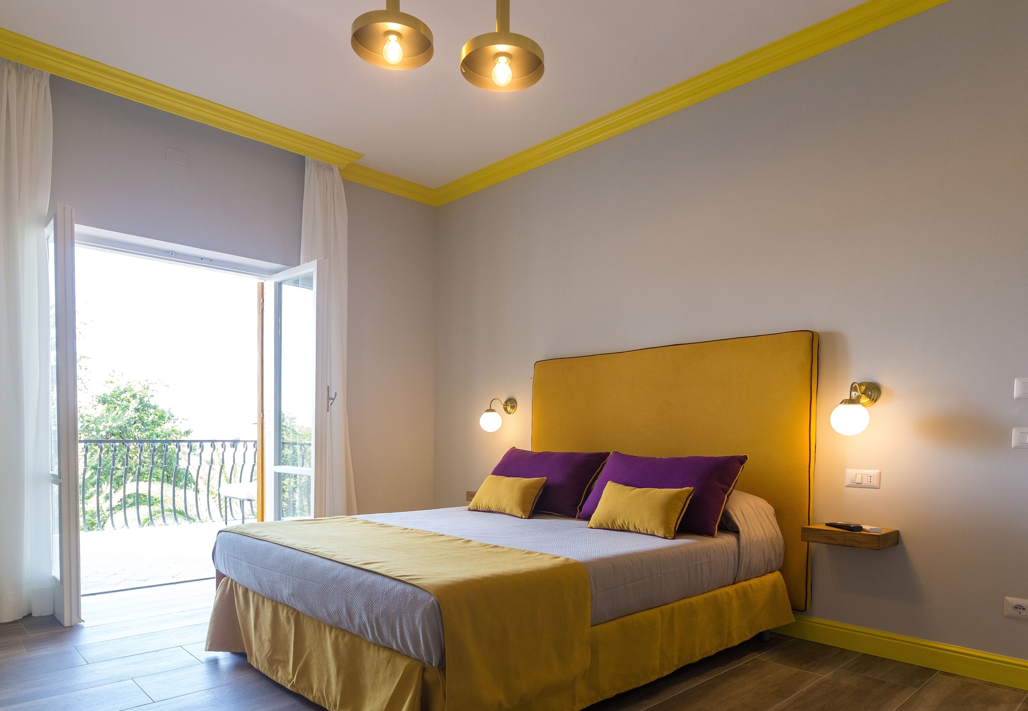 ROOM, QUADRUPLE