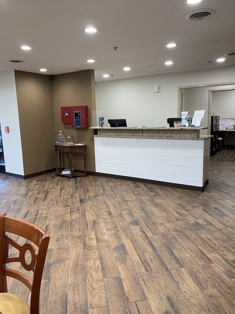 Quality Inn & Suites Prestonsburg next to Mountain Arts Center 7/42