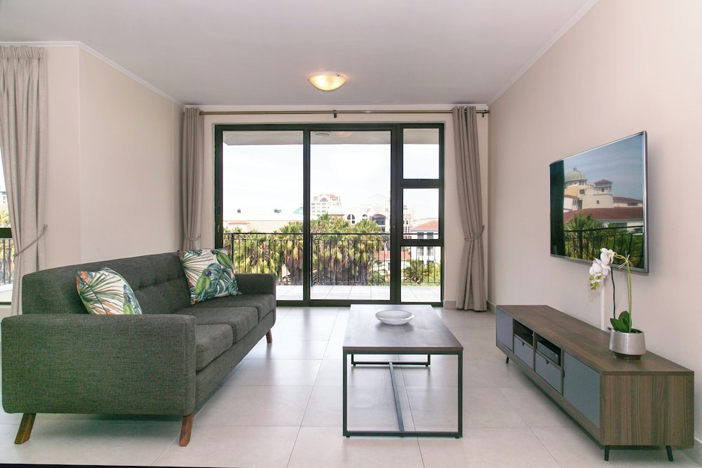 Cape Town City Accommodation the Island Club 45/69