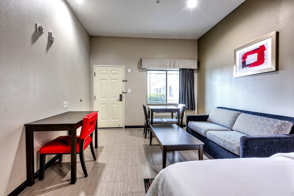 Americas Best Value Inn and Suites IAH Airport North 24/30