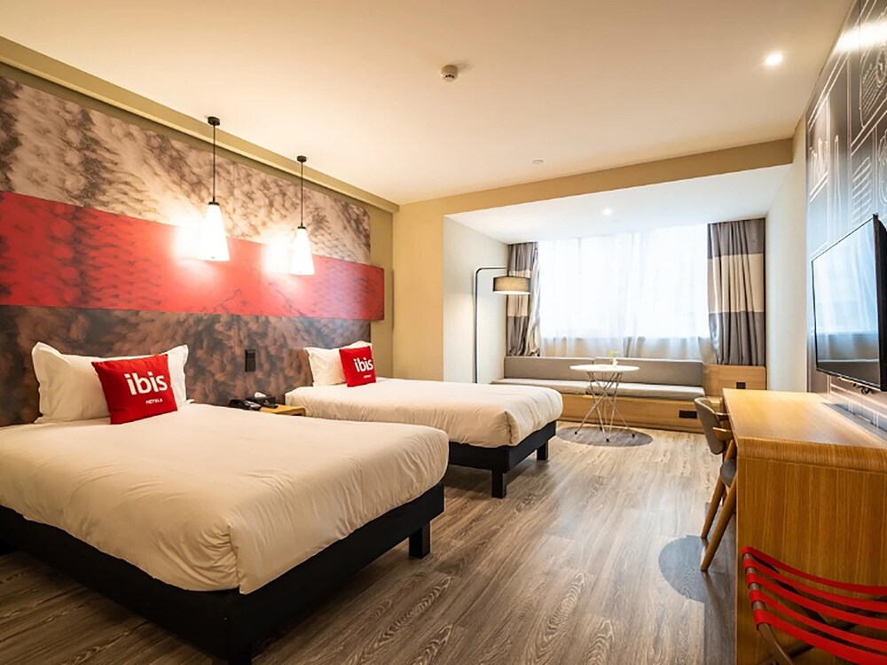 Ibis Luoyang Baolong Square Hotel 18/47