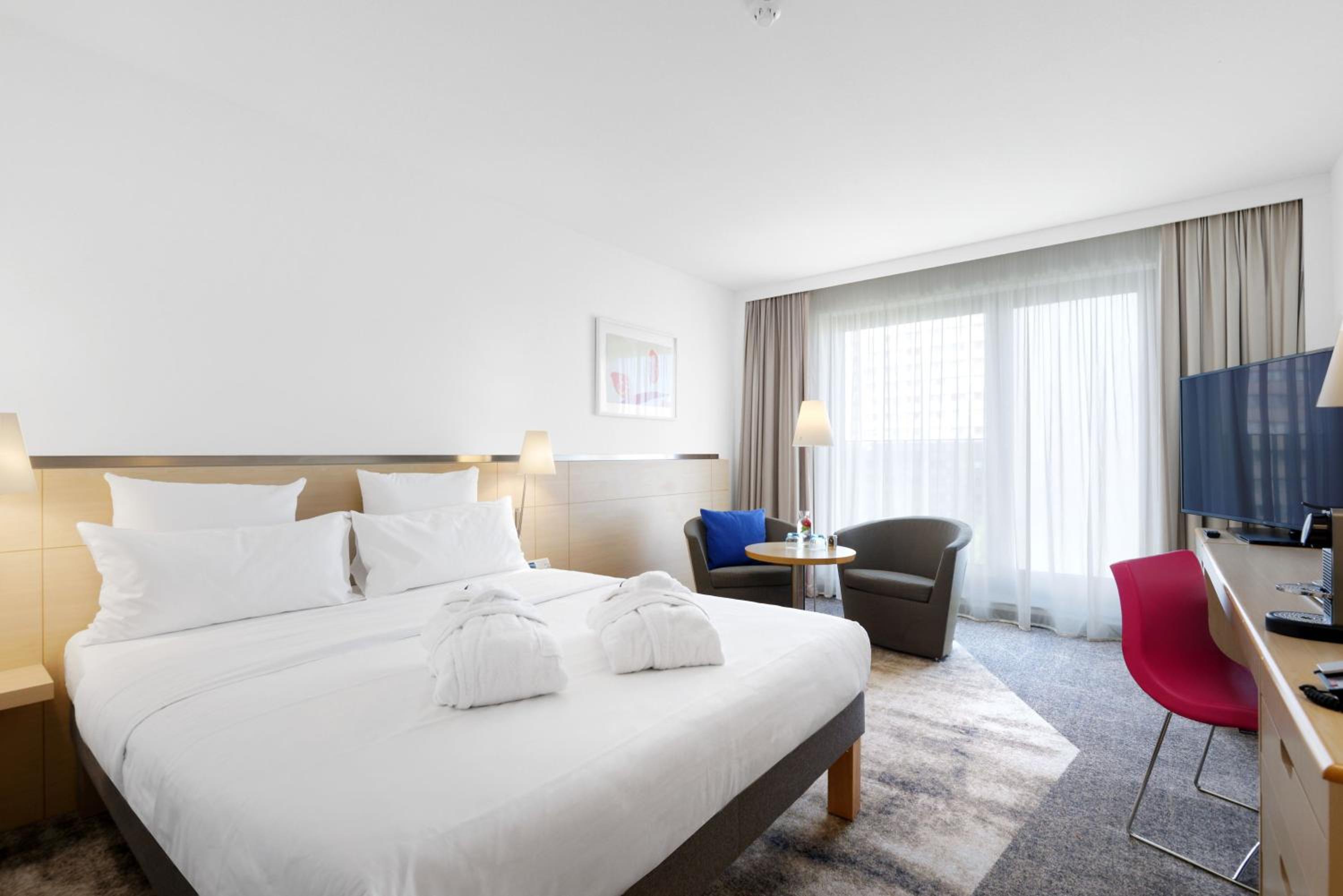 غرفة بريفيليج بسرير كينج، Novotel Berlin Mitte 2/8