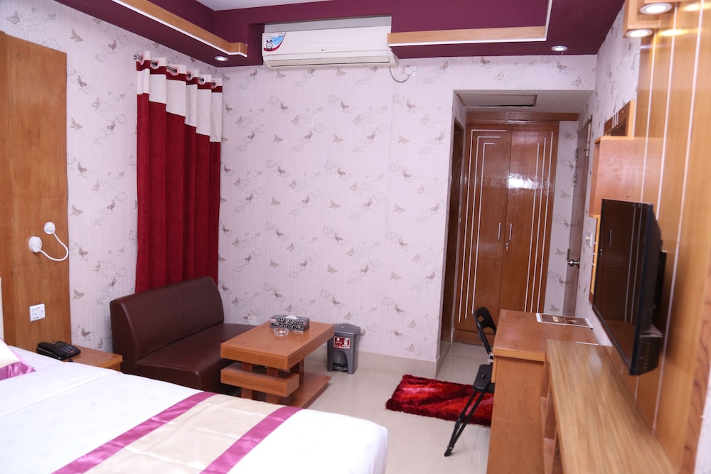 DELUXE, KING BED