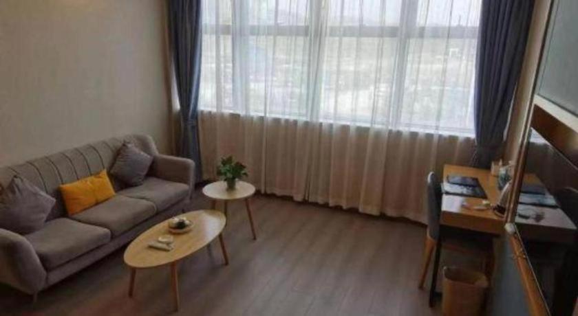 GreenTree Inn Guiyang Wudang District High-speed Railway East Station 24/43