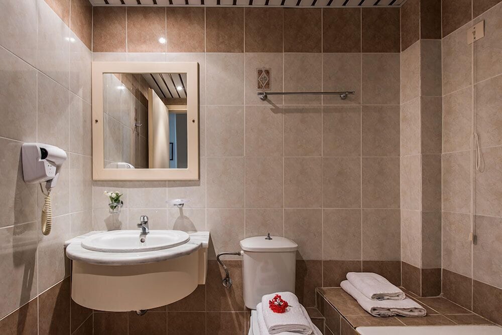Golden Sun Hotel 28/28