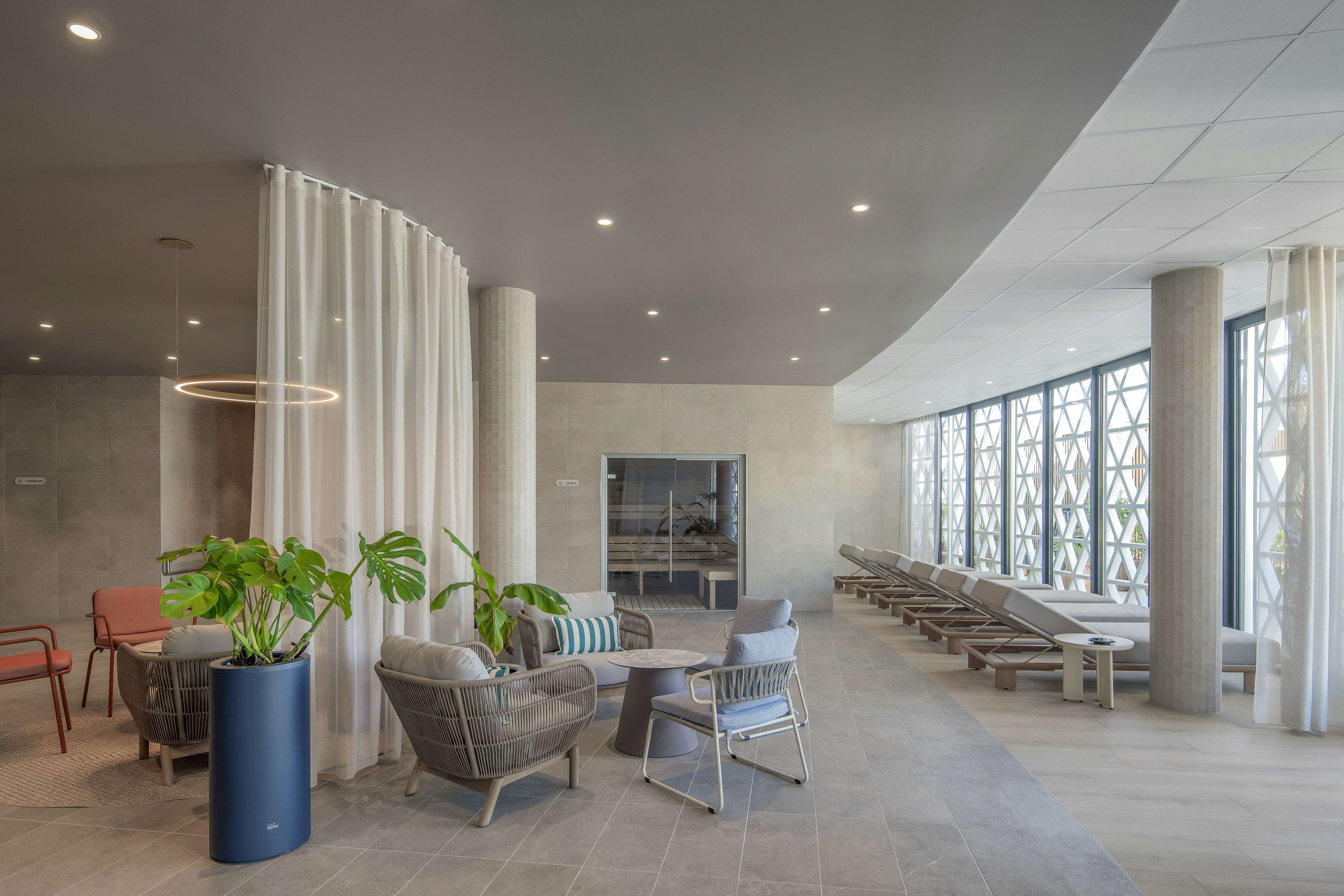 Marina Bay Riviera Hotel, Curio Collection by Hilton 28/54