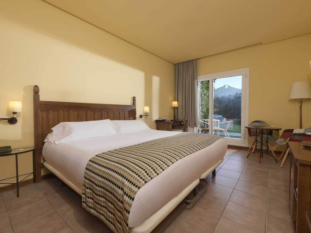 Classic, Triple, 1 Double and 1 Single Bed, Garden Area
