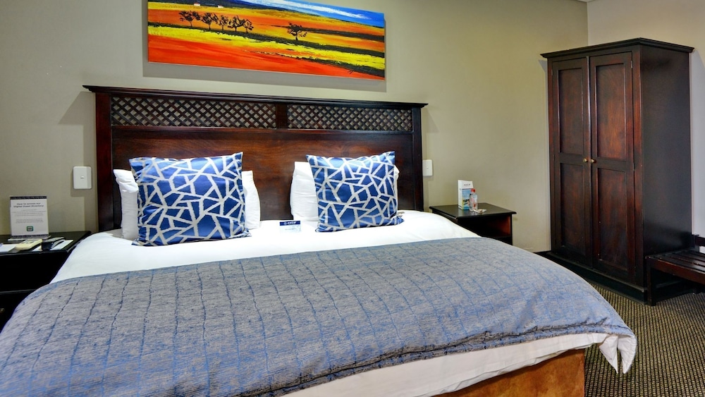 Deluxe, Apartment, Queen Bed, Sofa, Garden Area