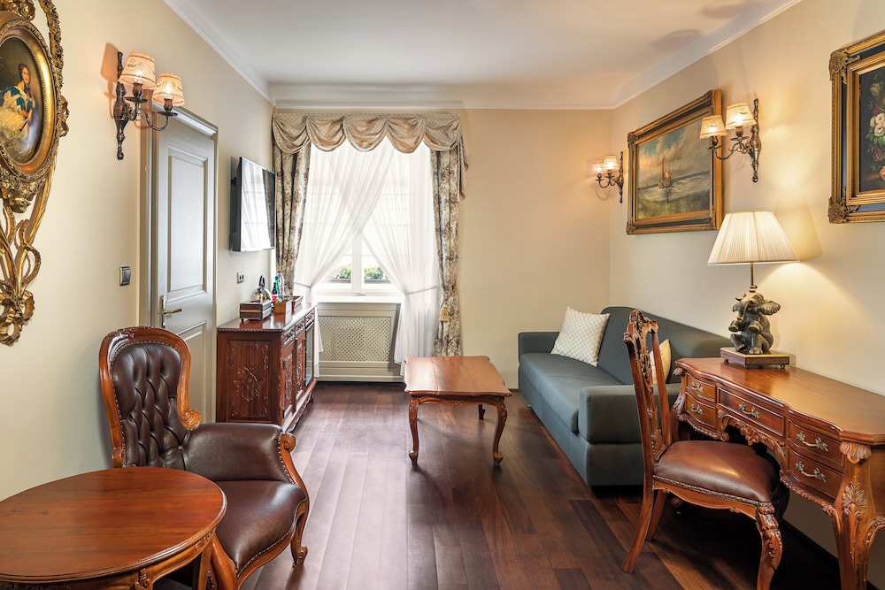Iron Gate Hotel And Suites 40/71