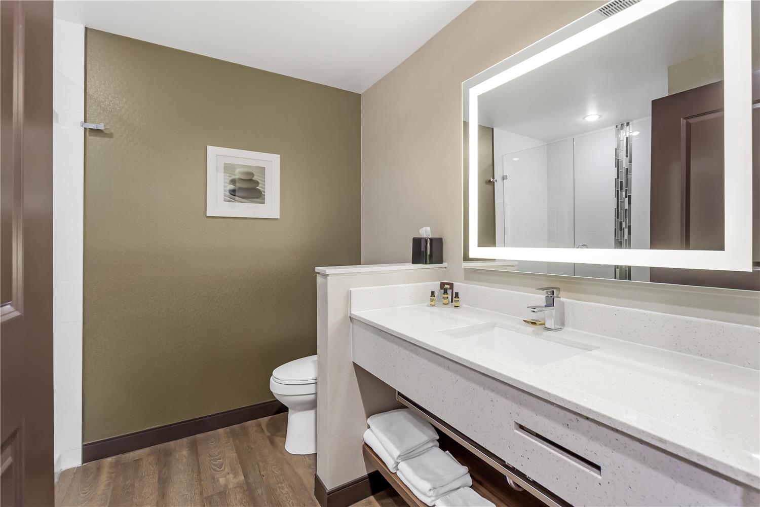 جناح بسرير كينج مع أريكة، Best Western Plus Hinton Inn and Suites 2/2