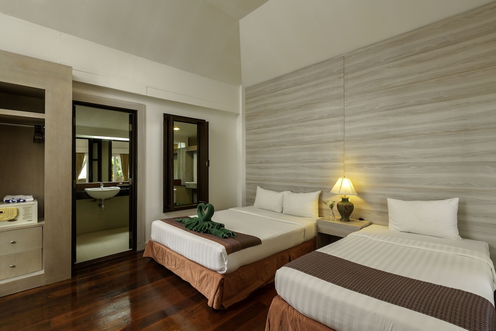 Nakara Long Beach Resort 11/50