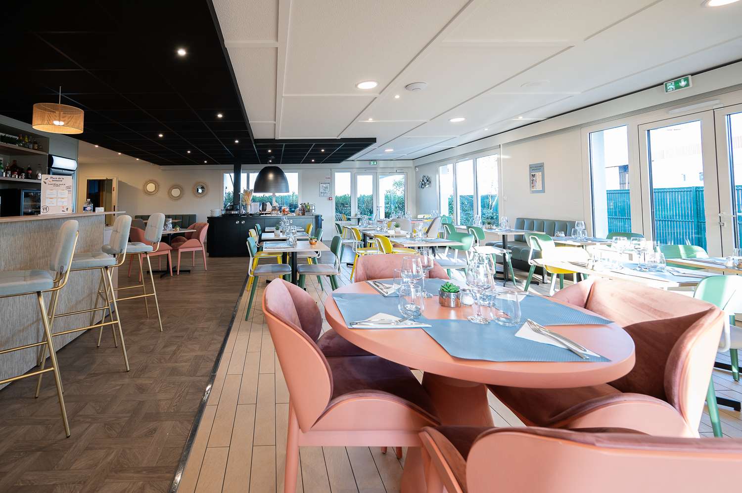 restaurant cafeteria