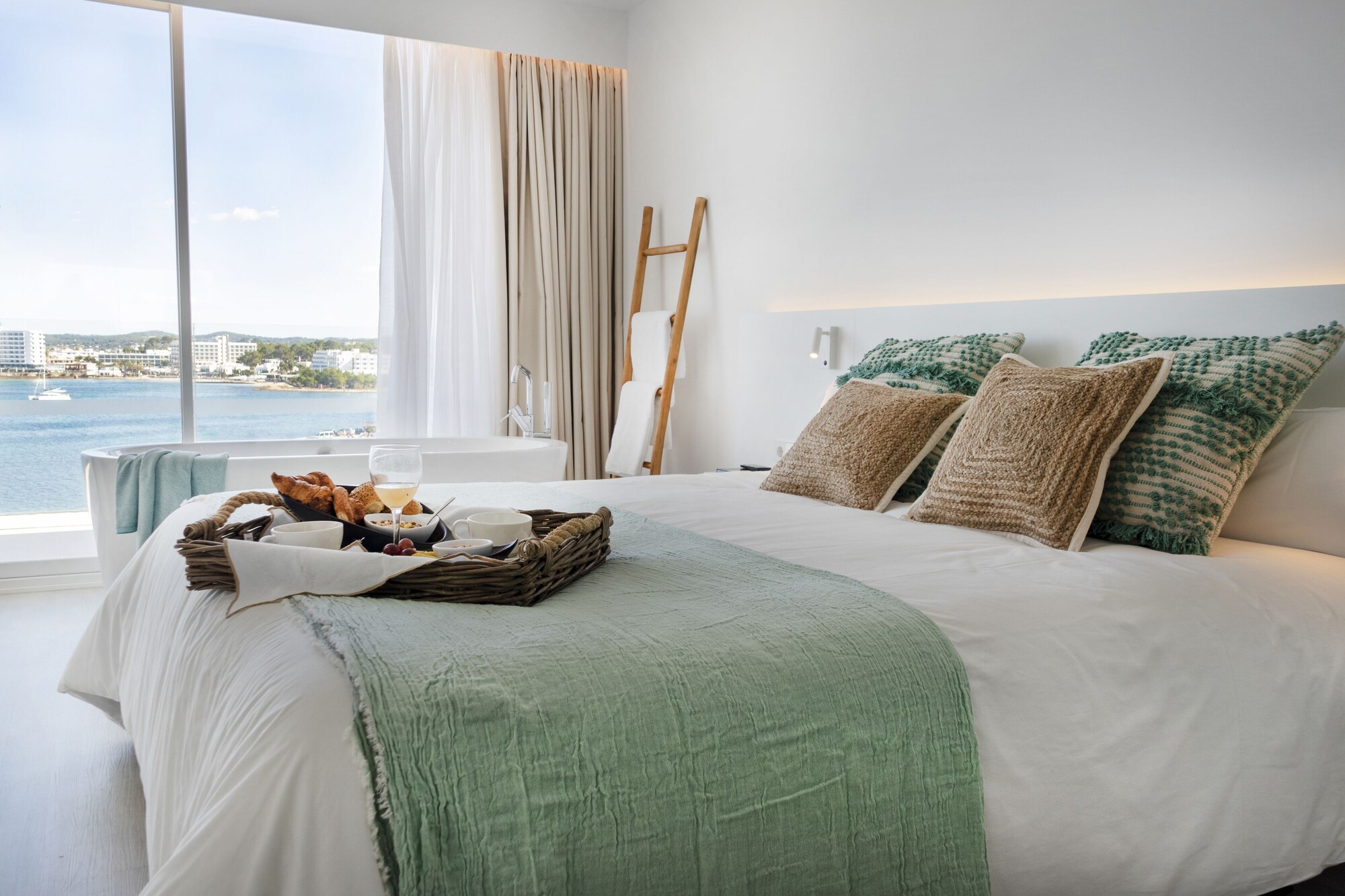SUITE, SEA VIEW, BALCONY