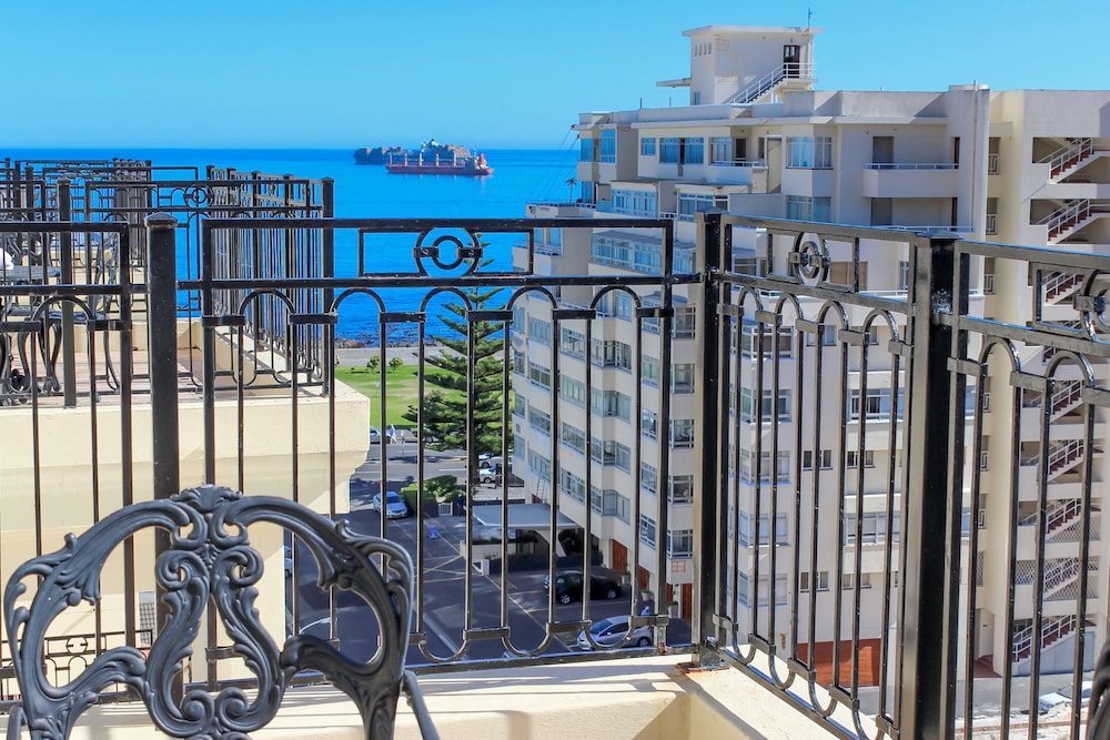 RADISSON BLU LE VENDOME-CAPE TOWN 25/33