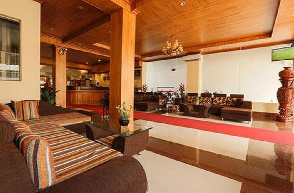 Queen Wood Hotel 18/30