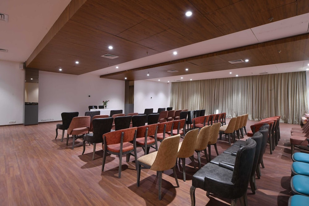 Palette - Hotel Royal Palace Morbi 41/50