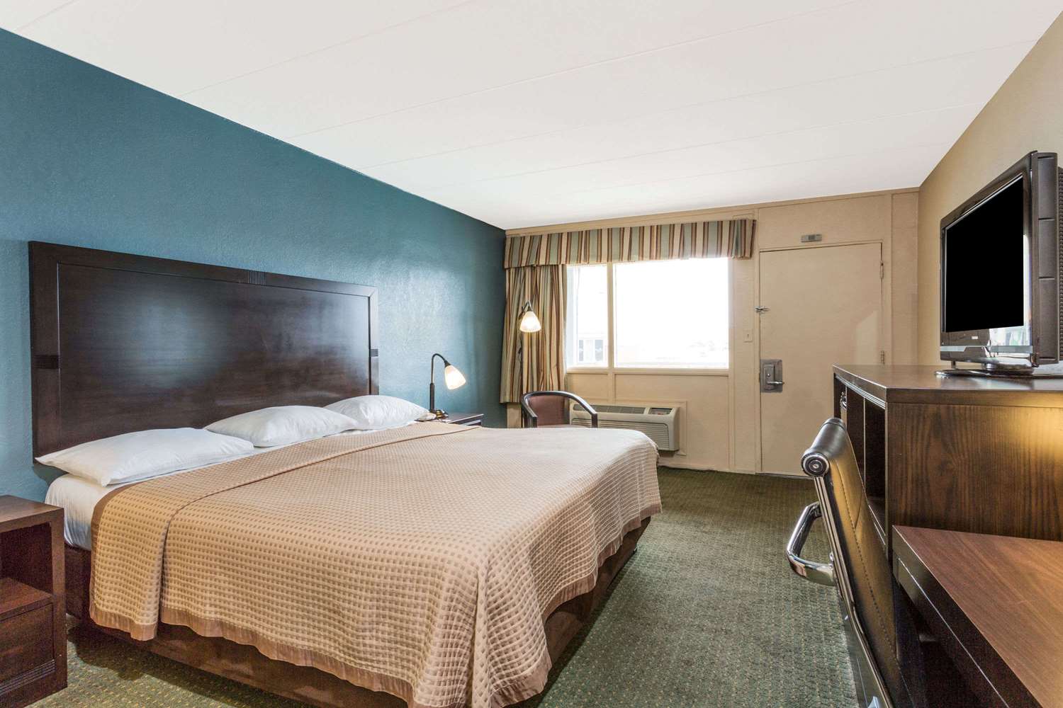Travelodge By Wyndham Virginia Beach 3/10
